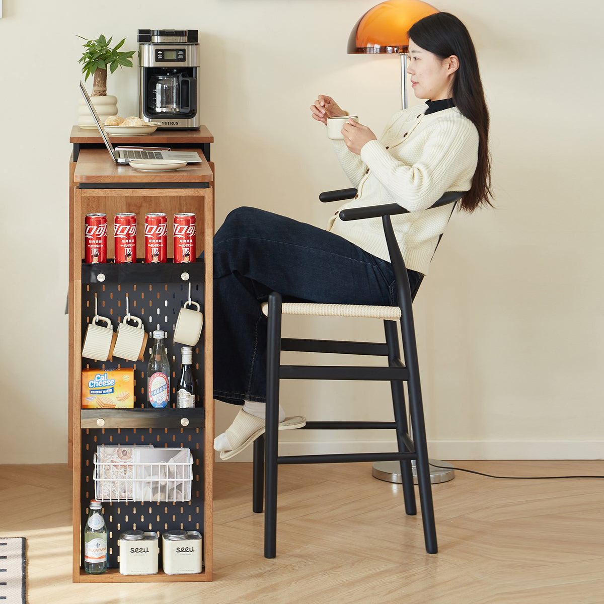 錦木-無垢材使用 背もたれ付きバーチェア コード編みデザイン 肘掛け付きハイチェア モダンシンプル ブラックイス / 学習イス